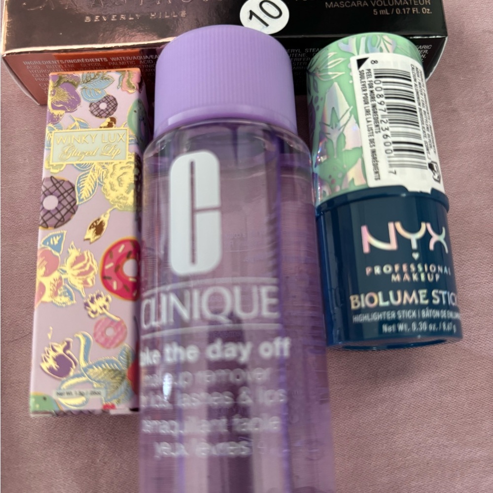 Clinique Take the Day Off Makeup Remover - Purple